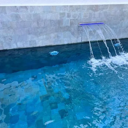 B View Of Swimming Pool, Jacuzzi, Possibility Heating In Extra, Sea And Mountain Apartman *